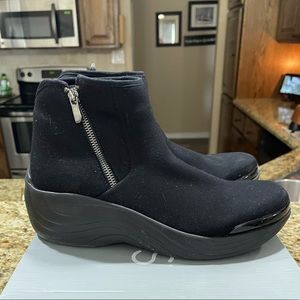 NWOT BZees Zora Black Ankle Boots 10